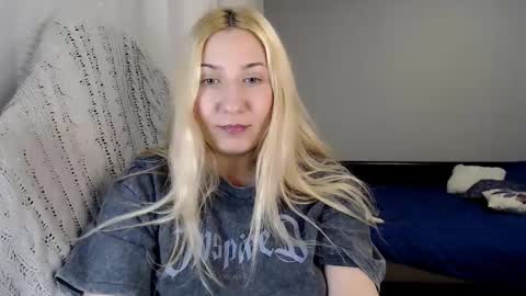 Amelia online show from 10/20/25, 07:14