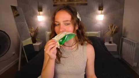 vicki_milles online show from 06/29/26, 08:20