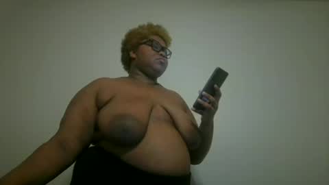 Snapshot of vickiryder56 chatting on 11/09/25, 02:37 vickiryder56 online show from 11/09/25, 02:37