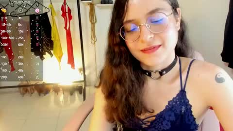 Snapshot of vicky_cristinax chatting on 12/13/24, 06:42 Vicky online show from 12/13/24, 06:42