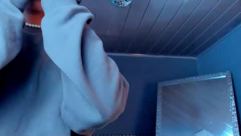 Snapshot of vicky_fant4sy chatting on 05/12/26, 02:14 Vicky online show from 05/12/26, 02:14