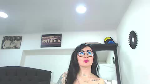 Vicky  online show from 09/16/25, 11:33