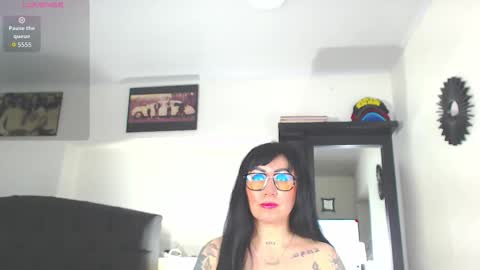 Vicky  online show from 10/15/25, 10:59