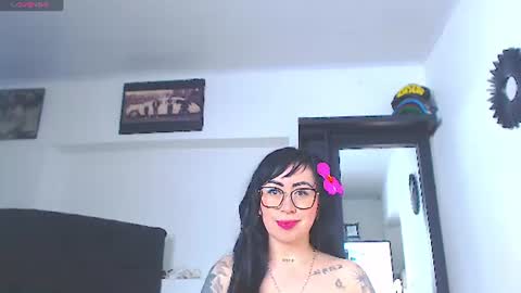 Snapshot of vicky_hotmilf chatting on 06/25/26, 11:04 Vicky online show from 06/25/26, 11:04