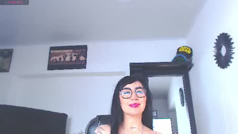 Snapshot of vicky_hotmilf chatting on 06/30/26, 11:11 Vicky online show from 06/30/26, 11:11