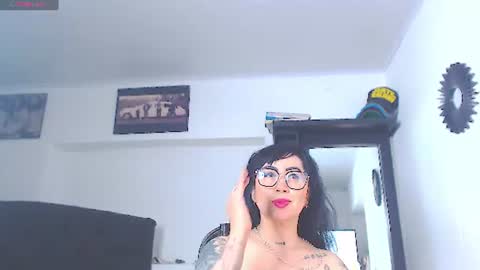 Snapshot of vicky_hotmilf chatting on 07/07/26, 11:14 Vicky online show from 07/07/26, 11:14