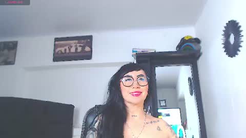 Snapshot of vicky_hotmilf chatting on 07/09/26, 11:03 Vicky online show from 07/09/26, 11:03