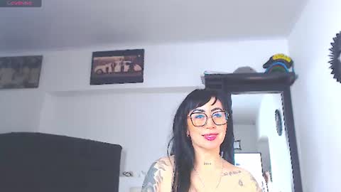 Snapshot of vicky_hotmilf chatting on 07/17/26, 11:06 Vicky online show from 07/17/26, 11:06