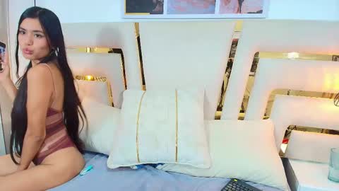 Snapshot of vicky_milk chatting on 11/07/25, 05:24 Vicky online show from 11/07/25, 05:24