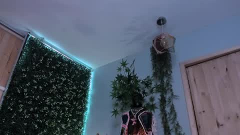 Victoria   online show from 04/07/26, 12:33