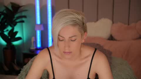 vickysecret96 online show from 04/30/26, 03:07