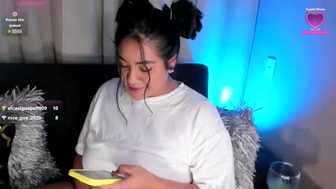 Snapshot of vicserna chatting on 03/12/25, 01:47 Victoria Serna online show from 03/12/25, 01:47