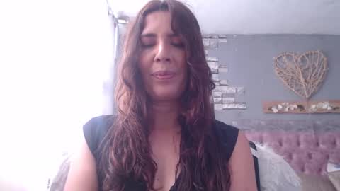 Snapshot of victoria25_meester chatting on 12/04/24, 02:15 Hi guys   Im victoria  Be the one who can control me in PVT online show from 12/04/24, 02:15