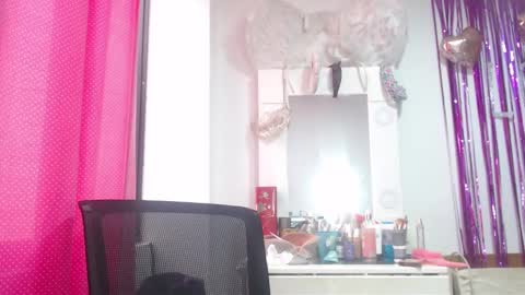Snapshot of victoria25_meester chatting on 02/18/25, 04:05 Hi guys   Im victoria  Be the one who can control me in PVT online show from 02/18/25, 04:05