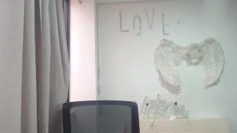 Snapshot of victoria25_meester chatting on 09/18/25, 07:38 Hi guys   Im victoria  Be the one who can control me in PVT online show from 09/18/25, 07:38