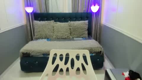 Victoria  grey  online show from 04/22/26, 07:48