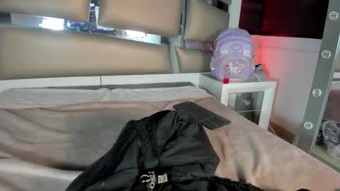 Victoria online show from 11/14/25, 05:39