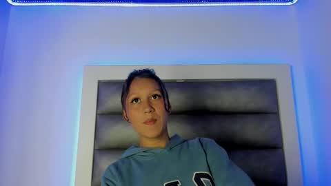 Victoria online show from 01/14/26, 07:41