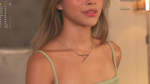 Snapshot of victoria__rossi chatting on 12/14/24, 04:09 online show from 12/14/24, 04:09