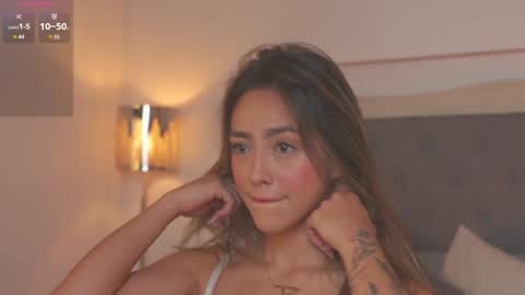 Snapshot of victoria__rossi chatting on 02/04/25, 11:49 online show from 02/04/25, 11:49