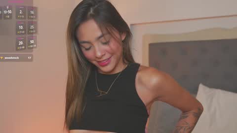 Snapshot of victoria__rossi chatting on 02/06/25, 11:54 online show from 02/06/25, 11:54