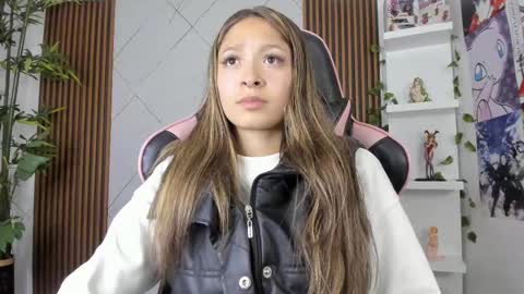 Snapshot of victoria_adams14 chatting on 02/14/25, 12:47 Victoria for you online show from 02/14/25, 12:47