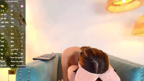 Snapshot of victoria_adams14 chatting on 03/12/25, 04:35 Victoria for you online show from 03/12/25, 04:35