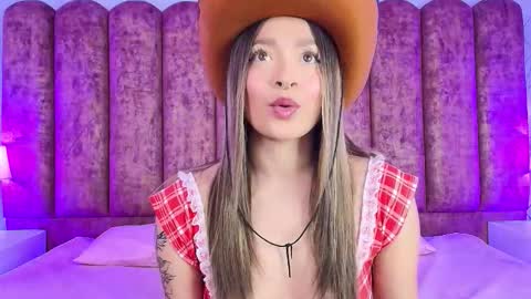 Snapshot of victoria_adams14 chatting on 09/25/25, 02:59 Victoria for you online show from 09/25/25, 02:59