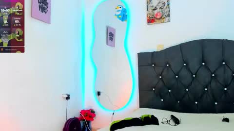 Victoria  independent model online show from 10/21/25, 04:51