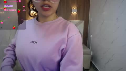 victoria_castillo_b online show from 10/02/25, 03:02