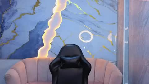 victoria_castillo_b online show from 04/20/26, 07:48