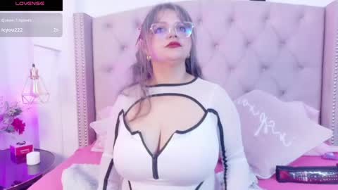 Snapshot of victoria_cherry_ chatting on 05/14/26, 11:39 victoria_cherry_ online show from 05/14/26, 11:39