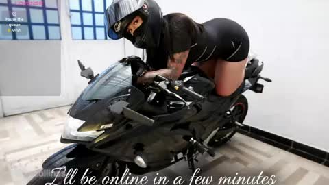 Victoria Collins online show from 04/08/26, 05:13