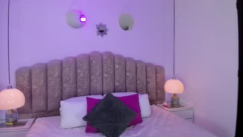 valentina online show from 02/13/26, 12:01