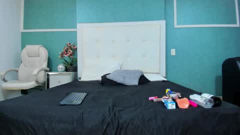 Snapshot of victoria_cutee chatting on 04/23/26, 04:31 online show from 04/23/26, 04:31