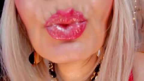 diorvictoria9 online show from 12/19/24, 06:45