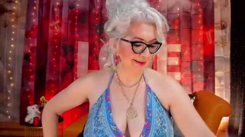 diorvictoria9 online show from 02/01/25, 08:26