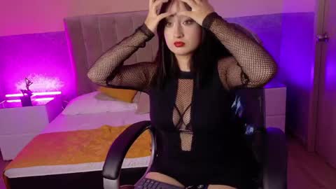  Victoria  online show from 04/30/26, 12:22