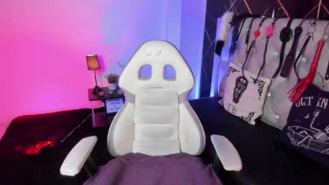 victoria_floyd1 online show from 04/21/26, 08:44