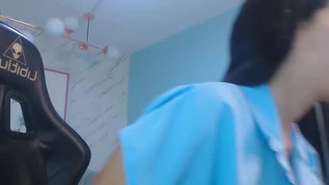 Victoria online show from 03/25/26, 01:06