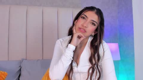  Victoria Lozano  online show from 12/19/24, 12:56