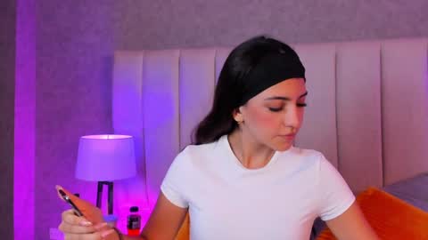  Victoria Lozano  online show from 12/21/24, 11:55