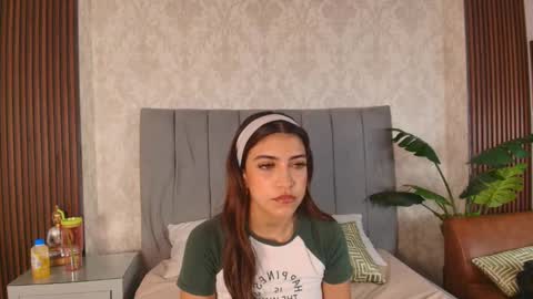  Victoria Lozano  online show from 02/27/25, 12:45