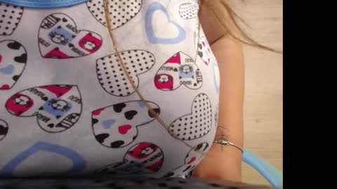 Snapshot of victoria_lehee chatting on 01/11/25, 12:29 Victoria online show from 01/11/25, 12:29
