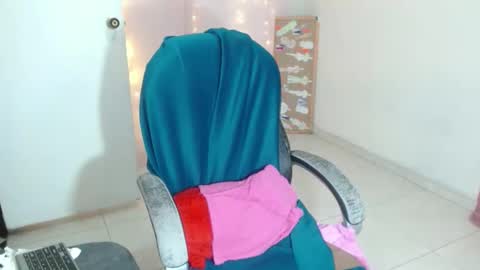 VICKY online show from 12/06/24, 12:23