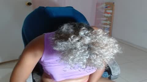 VICKY online show from 01/20/25, 01:18