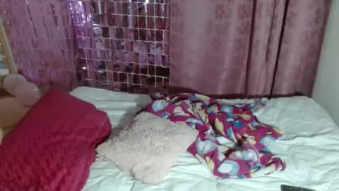 VICKY online show from 02/23/25, 08:44