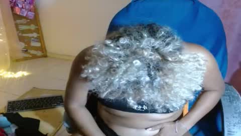 VICKY online show from 03/10/25, 01:45