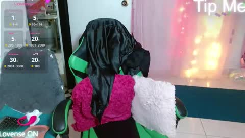 VICKY online show from 10/06/25, 01:58