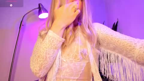 D A N I online show from 10/17/25, 08:33